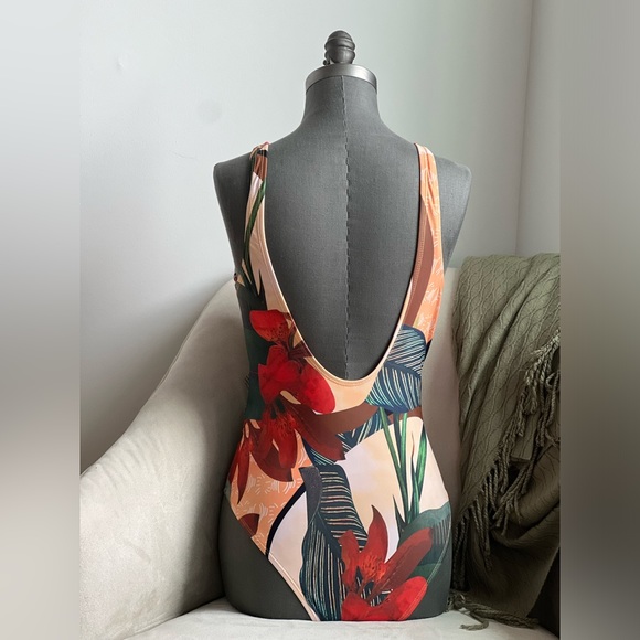 Tropical Print Swimsuit - Picture 2 of 4